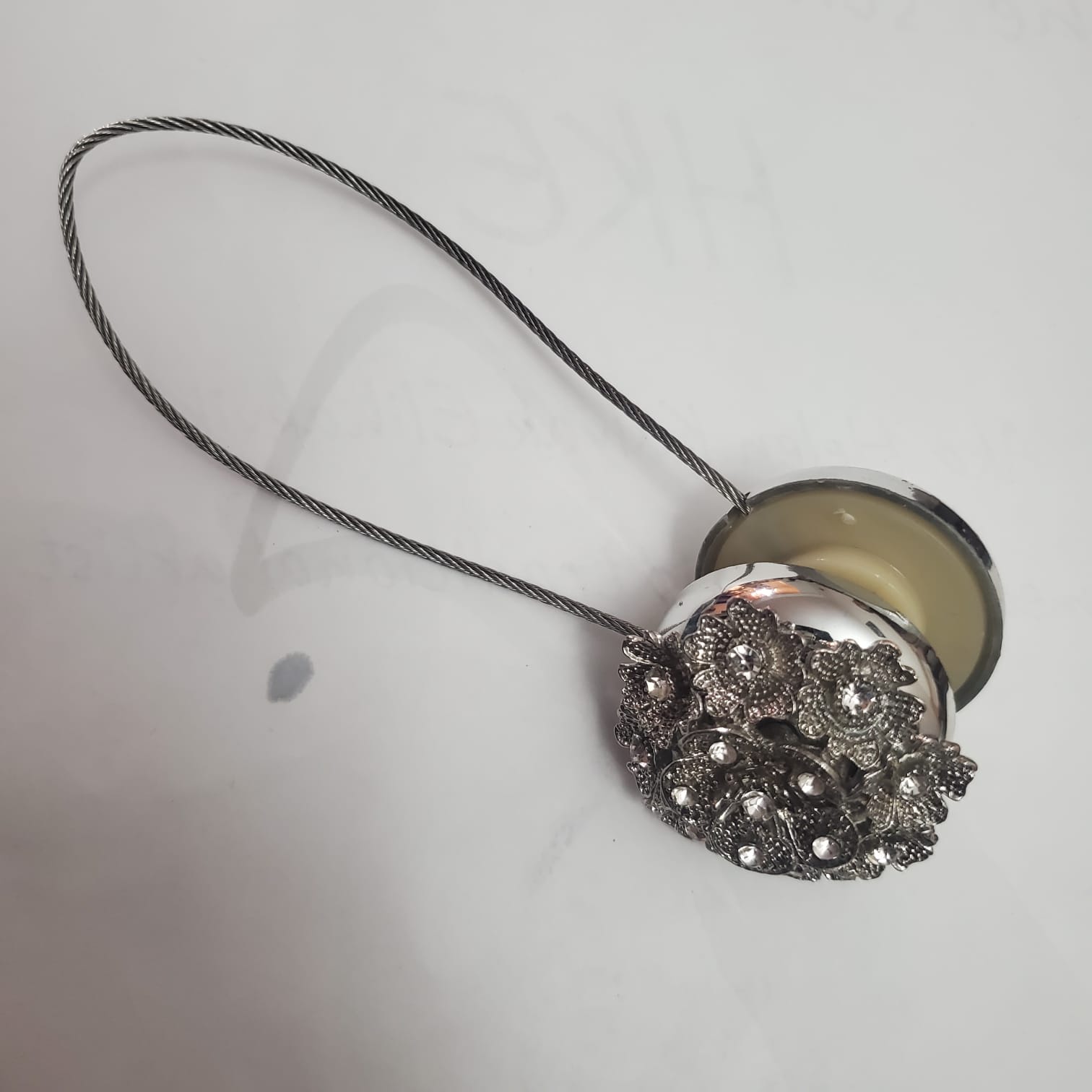 Curtain Magnet (Tieback Magnet):
The two magnetic pieces snapped together with a hard, quick click. Pulling them apart created a faint separating sound.