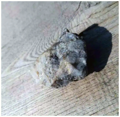 Sliver shining rock I found in my aunt's backyard.